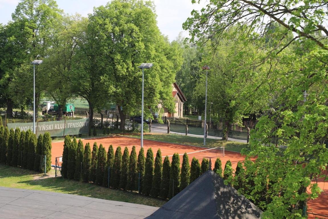 Hotel Sportowy Wolsztyn Ngoại thất bức ảnh