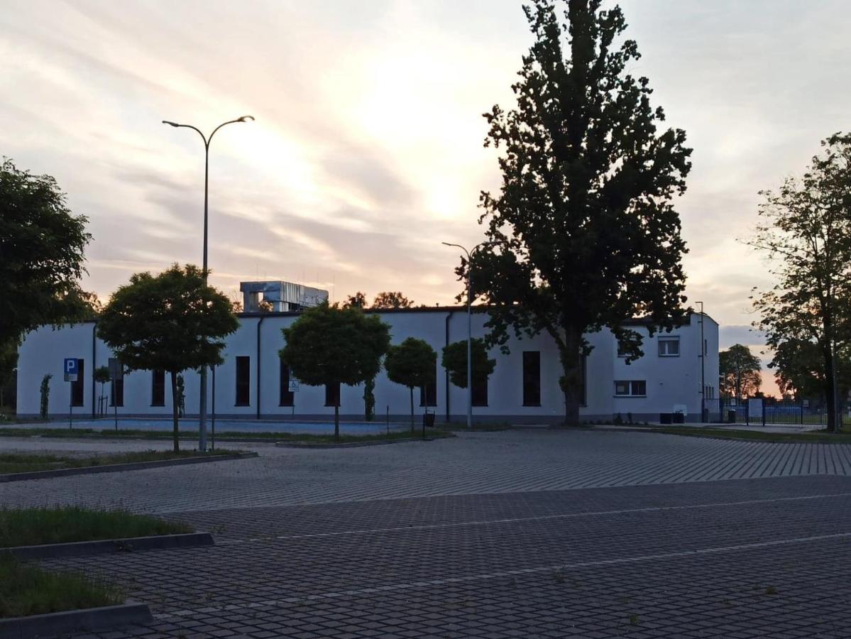 Hotel Sportowy Wolsztyn Ngoại thất bức ảnh